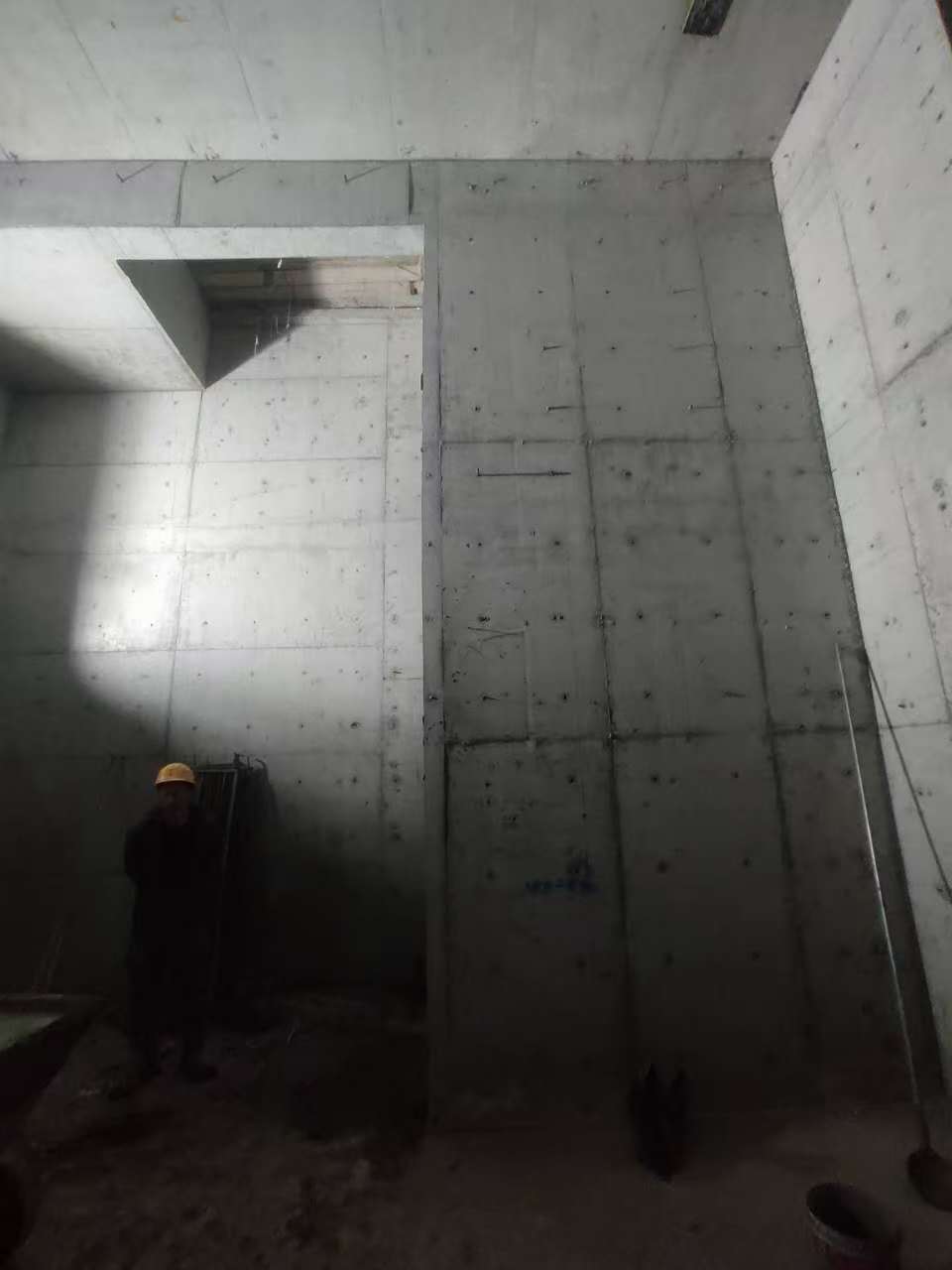 天全墙上开槽钢筋断了有影响吗